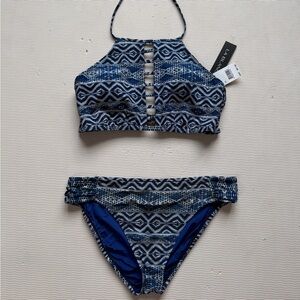 La Blanca Blue and White Patterned Bikini sz 12 top is new with tags